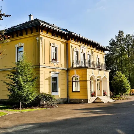 Aurelie 3*